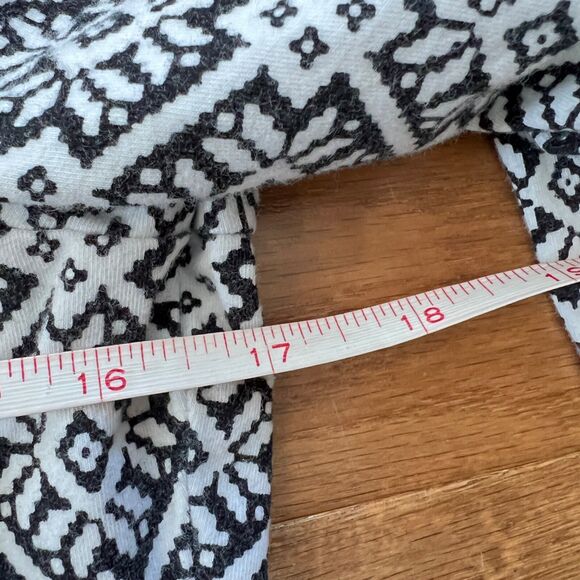 The Talbots Tee Women's Size MP Petite Crewneck Aztec Snowflake White/Black - Picture 5 of 7